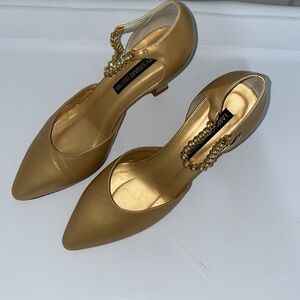 Larry Stuart Collection Heels Size 7 Handcrafted Great condition Gold Pearl